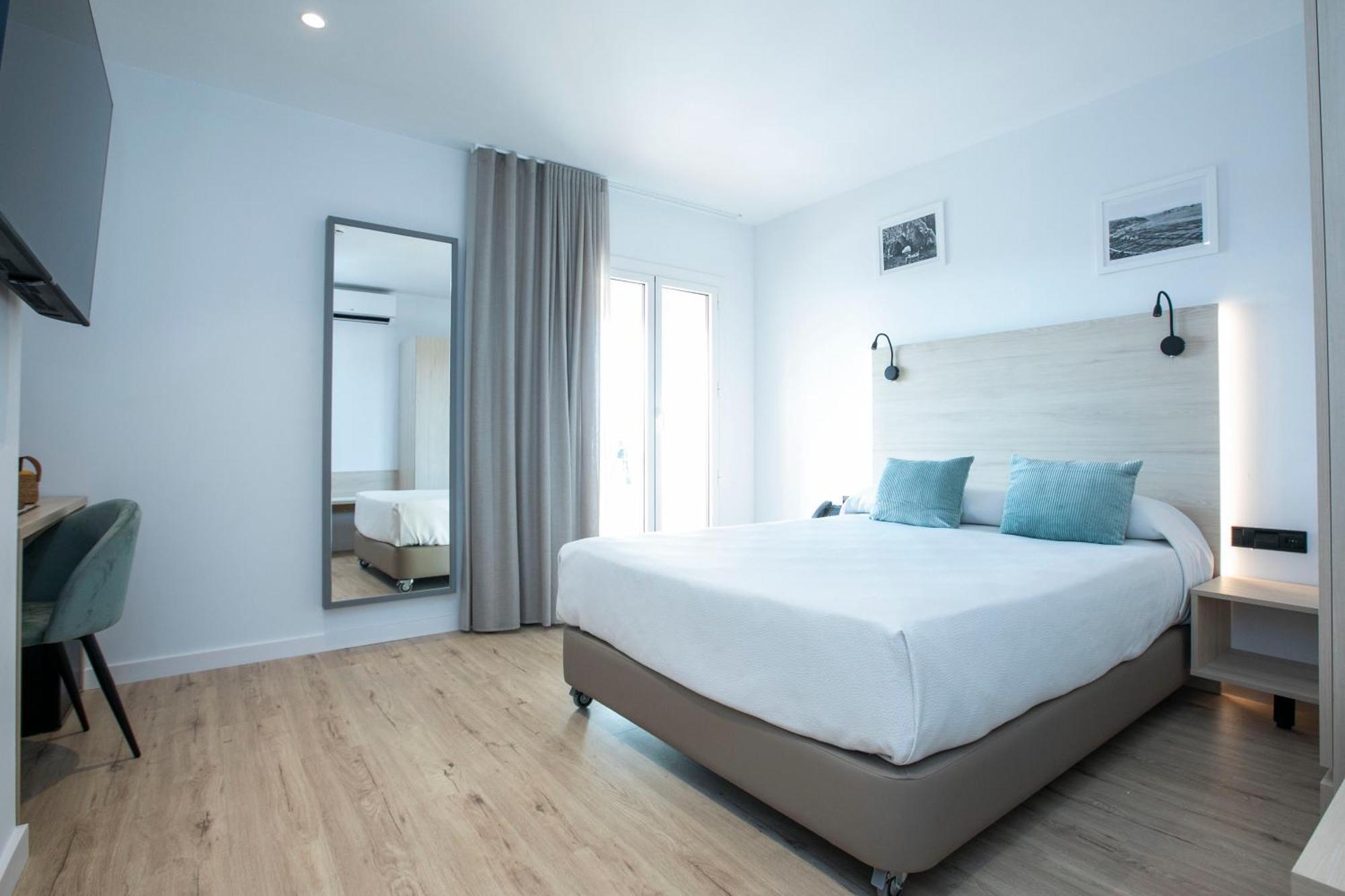 Hotel Coral Boutique By Gaiarooms L'Estartit Extérieur photo